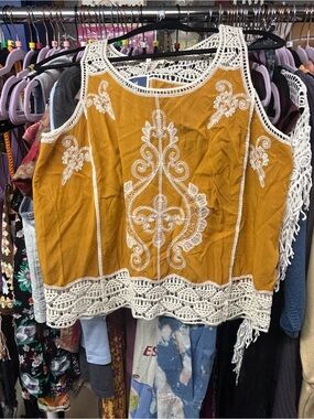 NWT Ultra Pink Mustard Embroidered Crochet Rayon Tank Top